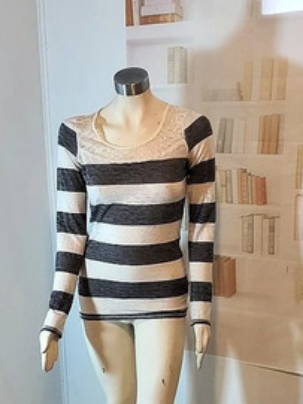 Decree Striped Long Sleeve Top in Black & White Medium Like New